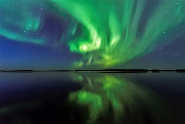 Northern lights over the lake